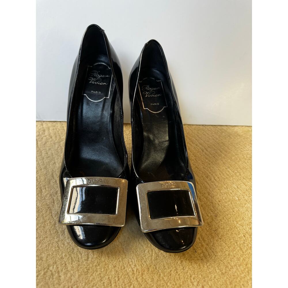 Roger Vivier Belle de Nuit Black Patent Leather 37.5 Size 7.5 Designer Pumps 90s